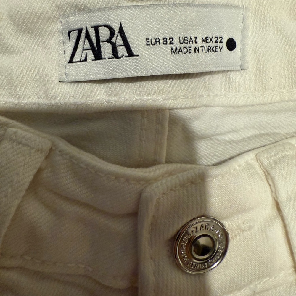 Women’s Zara White Denim Pants with Distressed Hem - Picture 5 of 11